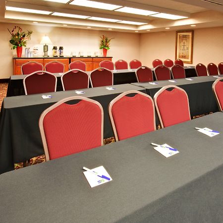 Holiday Inn Express Chicago-Downers Grove, An Ihg Hotel Facilities photo