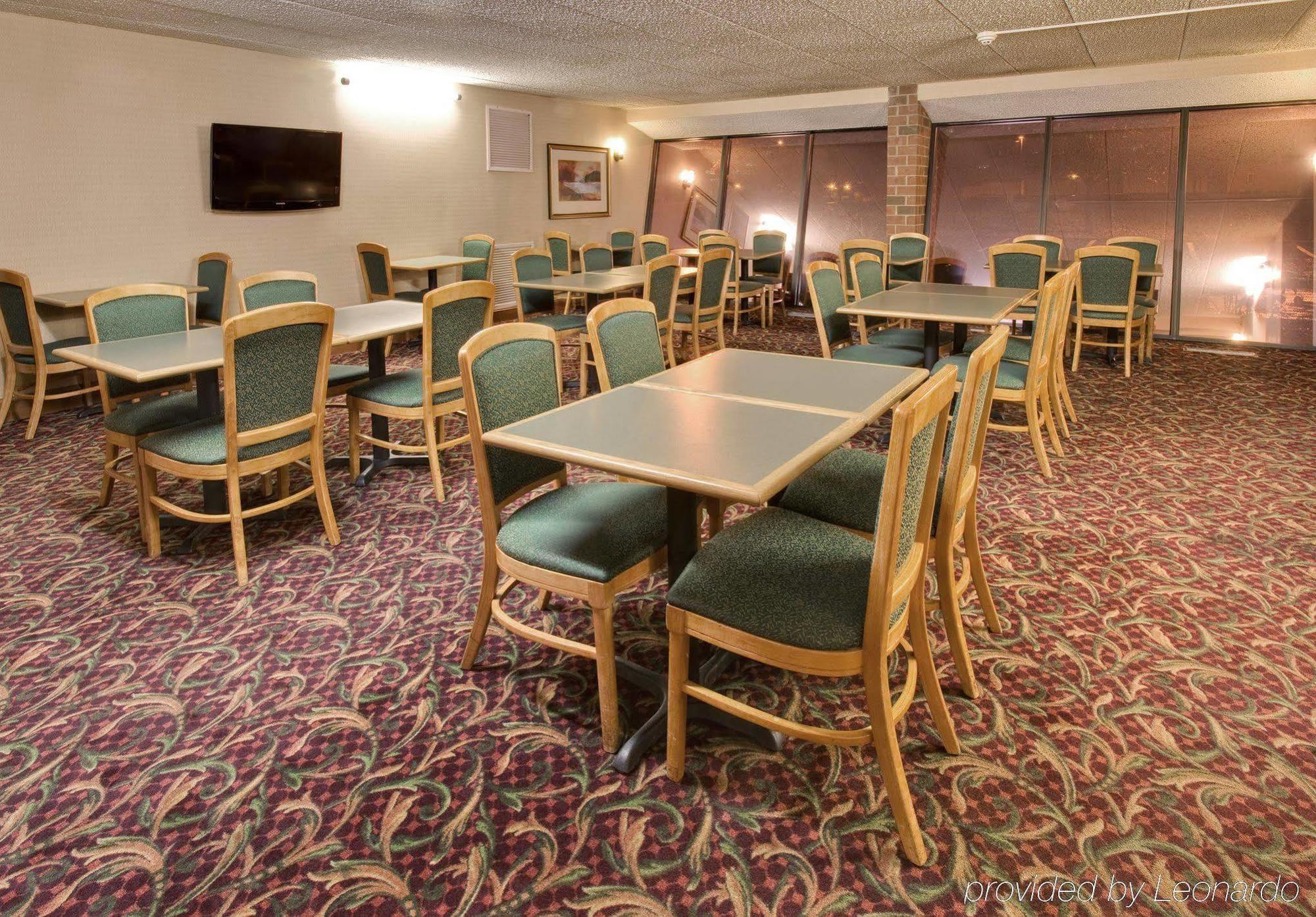 Holiday Inn Express Chicago-Downers Grove, An Ihg Hotel Restaurant photo