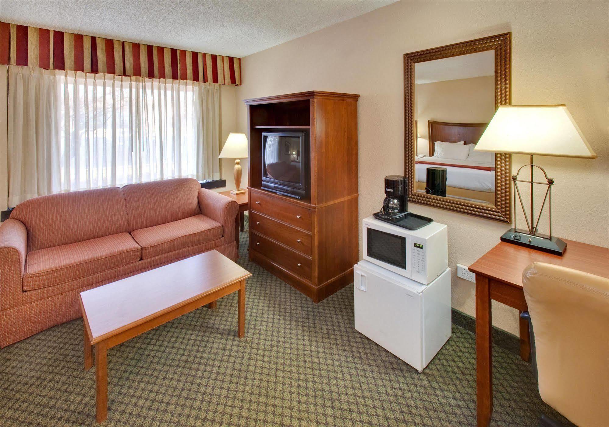 Holiday Inn Express Chicago-Downers Grove, An Ihg Hotel Room photo